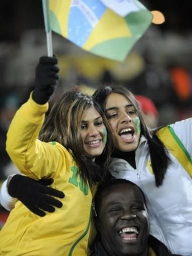 Dani Alves duce Brazilia in finala cu SUA: 1-0 cu Africa de Sud!_21