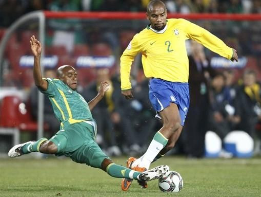 Dani Alves duce Brazilia in finala cu SUA: 1-0 cu Africa de Sud!_28
