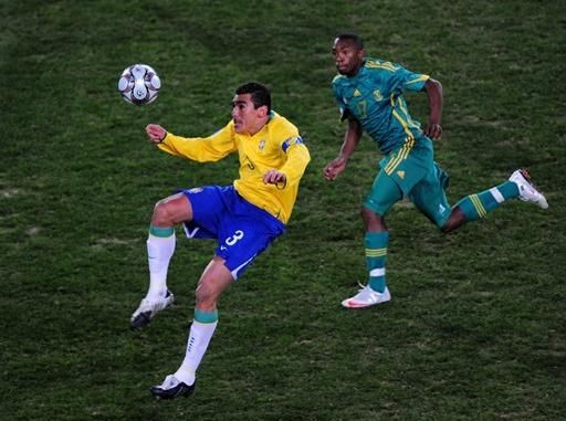 Dani Alves duce Brazilia in finala cu SUA: 1-0 cu Africa de Sud!_34