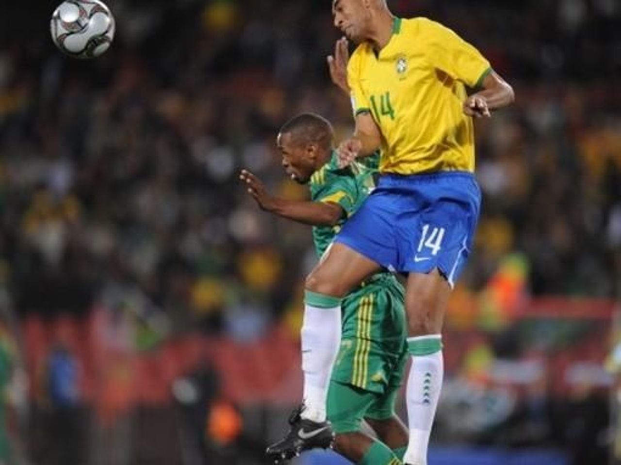 Dani Alves duce Brazilia in finala cu SUA: 1-0 cu Africa de Sud!_35