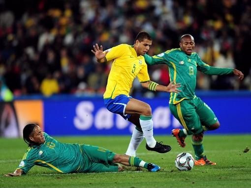 Dani Alves duce Brazilia in finala cu SUA: 1-0 cu Africa de Sud!_37