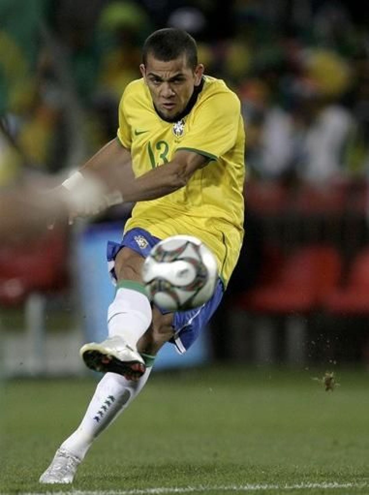 FOTO: Dani Alves s-a bucurat ca un NEBUN dupa golul cu Africa de Sud! Ce si-a tatuat:_9