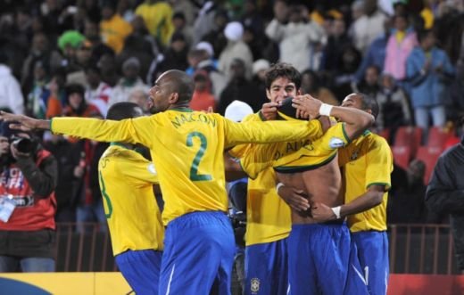 FOTO: Dani Alves s-a bucurat ca un NEBUN dupa golul cu Africa de Sud! Ce si-a tatuat:_10