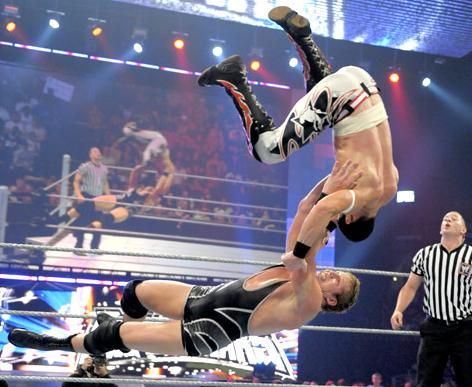 FOTO! Aici incepatorii pot sa-i ia la bataie pe Cena si Undertaker!_4
