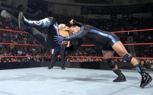 FOTO! Aici incepatorii pot sa-i ia la bataie pe Cena si Undertaker!_7