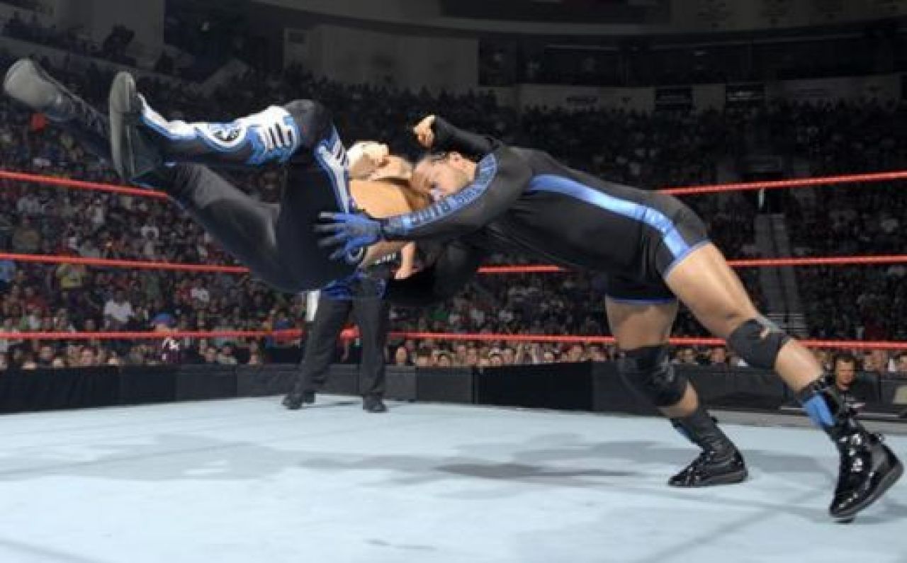 FOTO! Aici incepatorii pot sa-i ia la bataie pe Cena si Undertaker!_7