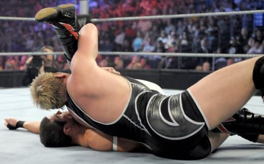 FOTO! Aici incepatorii pot sa-i ia la bataie pe Cena si Undertaker!_5