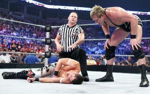 FOTO! Aici incepatorii pot sa-i ia la bataie pe Cena si Undertaker!_8