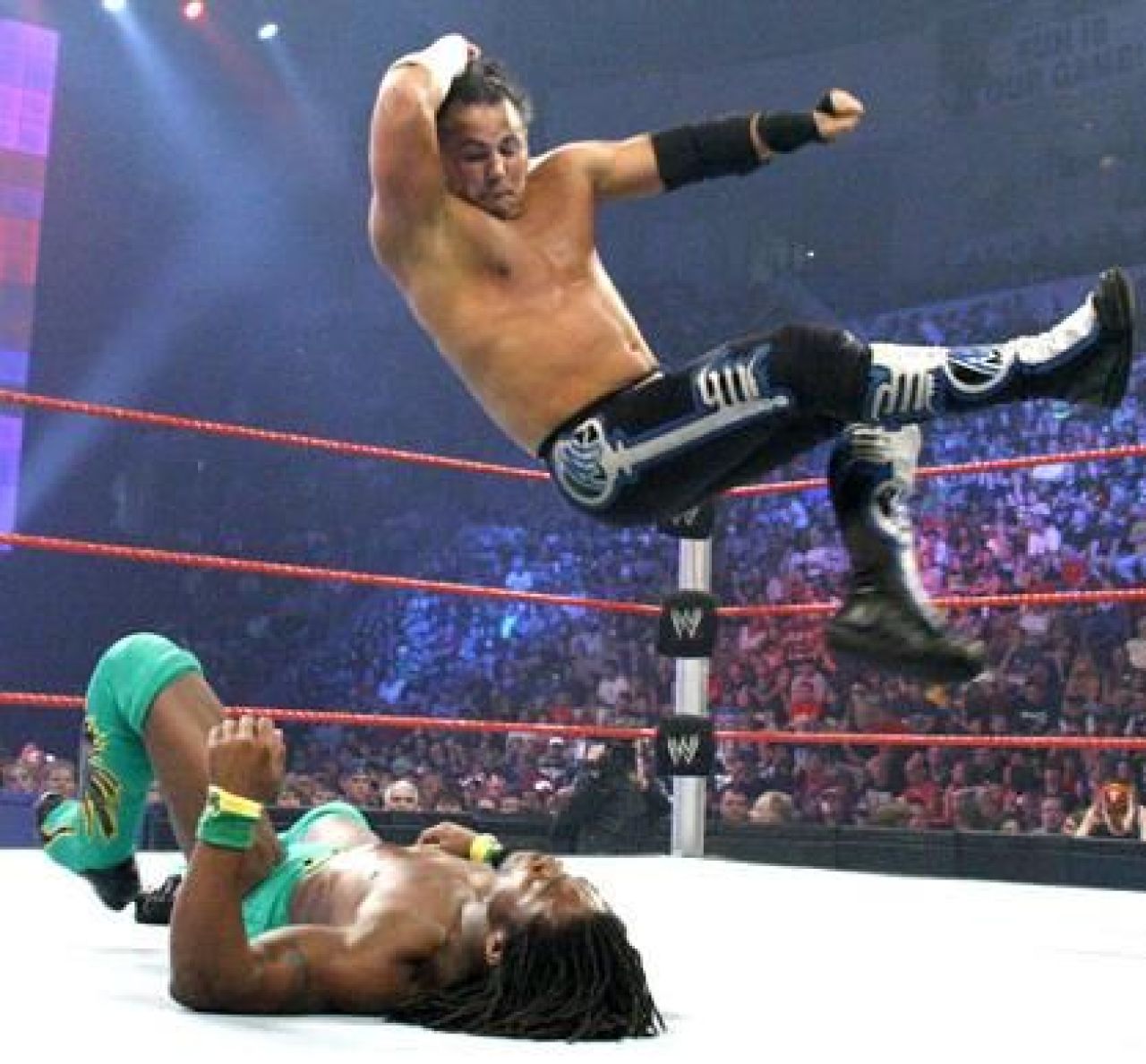 FOTO! Aici incepatorii pot sa-i ia la bataie pe Cena si Undertaker!_9