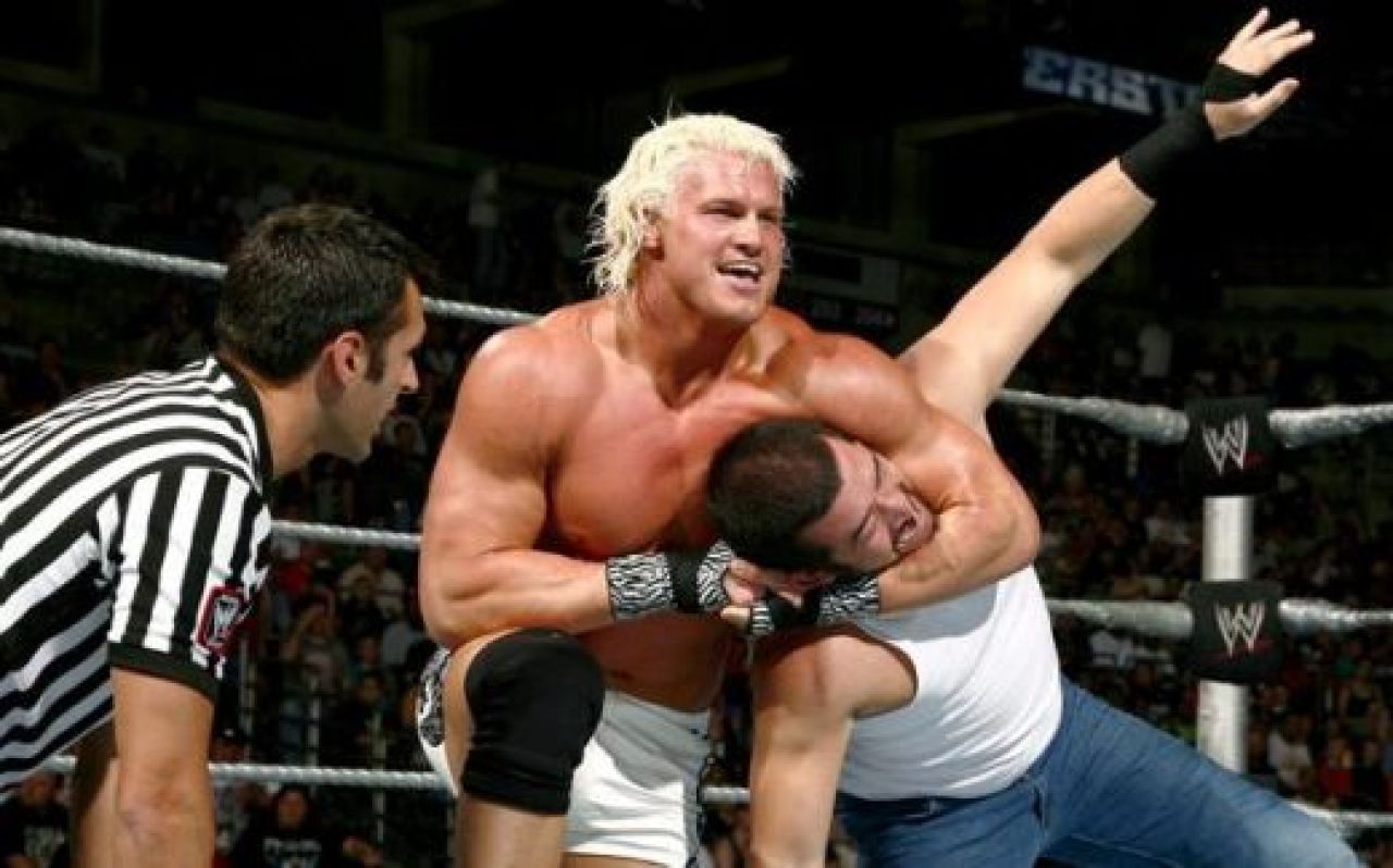 FOTO! Aici incepatorii pot sa-i ia la bataie pe Cena si Undertaker!_12