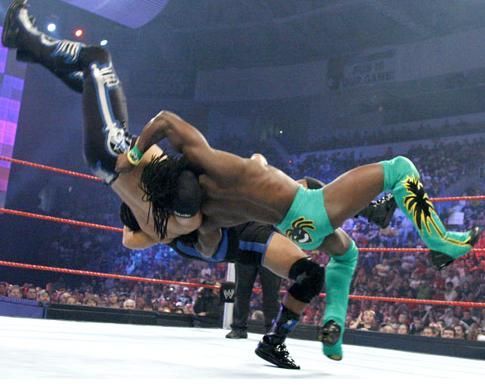 FOTO! Aici incepatorii pot sa-i ia la bataie pe Cena si Undertaker!_14