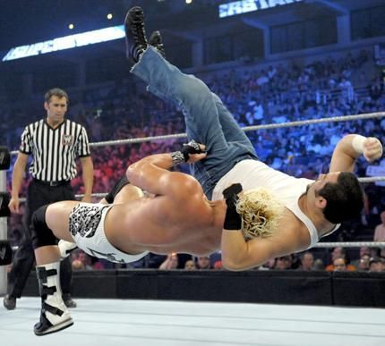 FOTO! Aici incepatorii pot sa-i ia la bataie pe Cena si Undertaker!_18