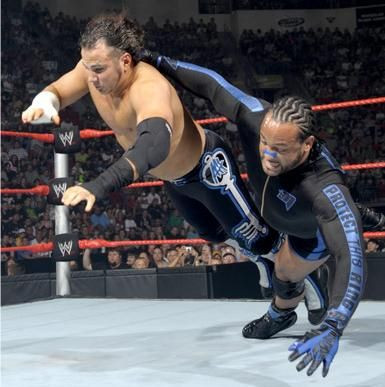 FOTO! Aici incepatorii pot sa-i ia la bataie pe Cena si Undertaker!_19