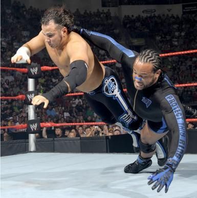 FOTO! Aici incepatorii pot sa-i ia la bataie pe Cena si Undertaker!_19