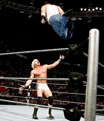 FOTO! Aici incepatorii pot sa-i ia la bataie pe Cena si Undertaker!_21