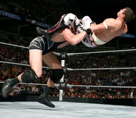 FOTO! Aici incepatorii pot sa-i ia la bataie pe Cena si Undertaker!_22