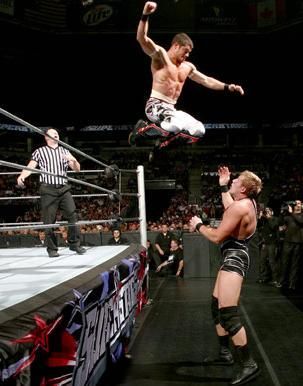 FOTO! Aici incepatorii pot sa-i ia la bataie pe Cena si Undertaker!_27