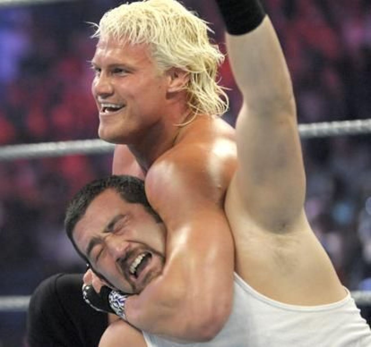 FOTO! Aici incepatorii pot sa-i ia la bataie pe Cena si Undertaker!_25