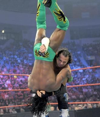 FOTO! Aici incepatorii pot sa-i ia la bataie pe Cena si Undertaker!_26