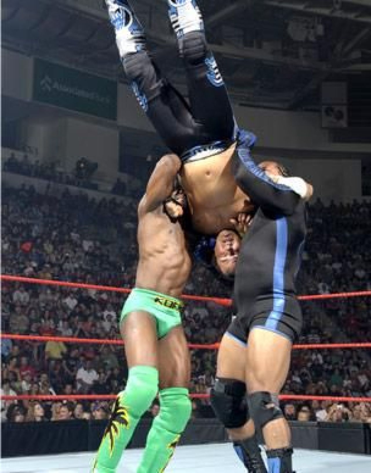 FOTO! Aici incepatorii pot sa-i ia la bataie pe Cena si Undertaker!_30