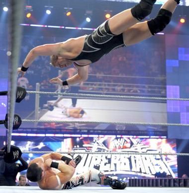 FOTO! Aici incepatorii pot sa-i ia la bataie pe Cena si Undertaker!_32