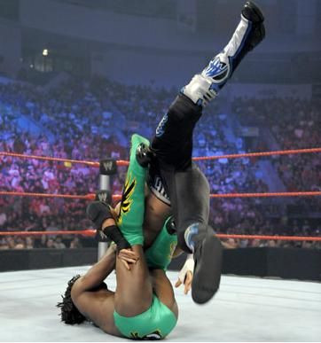 FOTO! Aici incepatorii pot sa-i ia la bataie pe Cena si Undertaker!_34