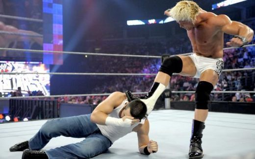 FOTO! Aici incepatorii pot sa-i ia la bataie pe Cena si Undertaker!_36