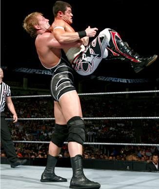 FOTO! Aici incepatorii pot sa-i ia la bataie pe Cena si Undertaker!_40