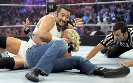 FOTO! Aici incepatorii pot sa-i ia la bataie pe Cena si Undertaker!_42