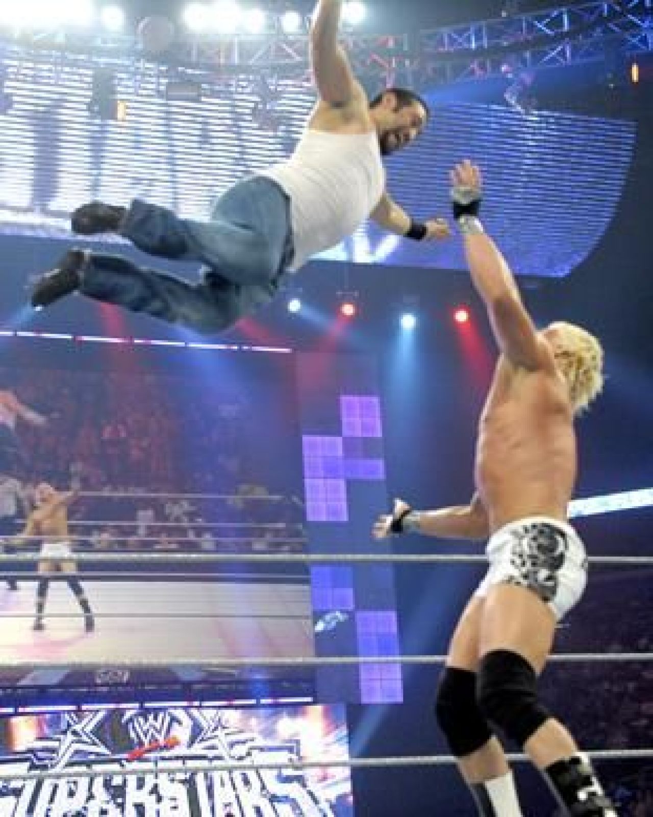 FOTO! Aici incepatorii pot sa-i ia la bataie pe Cena si Undertaker!_42