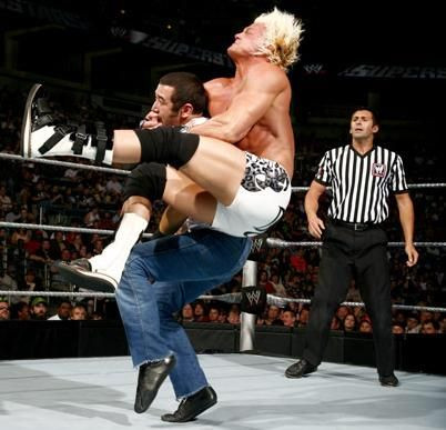 FOTO! Aici incepatorii pot sa-i ia la bataie pe Cena si Undertaker!_41