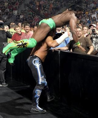 FOTO! Aici incepatorii pot sa-i ia la bataie pe Cena si Undertaker!_44