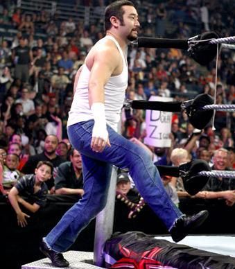 FOTO! Aici incepatorii pot sa-i ia la bataie pe Cena si Undertaker!_52