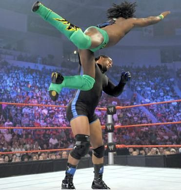 FOTO! Aici incepatorii pot sa-i ia la bataie pe Cena si Undertaker!_54