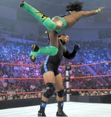FOTO! Aici incepatorii pot sa-i ia la bataie pe Cena si Undertaker!_54