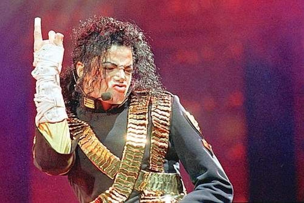 Cum a reactionat Gigi Becali cand a aflat ca a murit Michael Jackson!_2