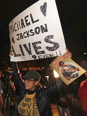 Michael Jackson, omul cu care au crescut generatiile Steaua si Dinamo in 1990, a murit!_14