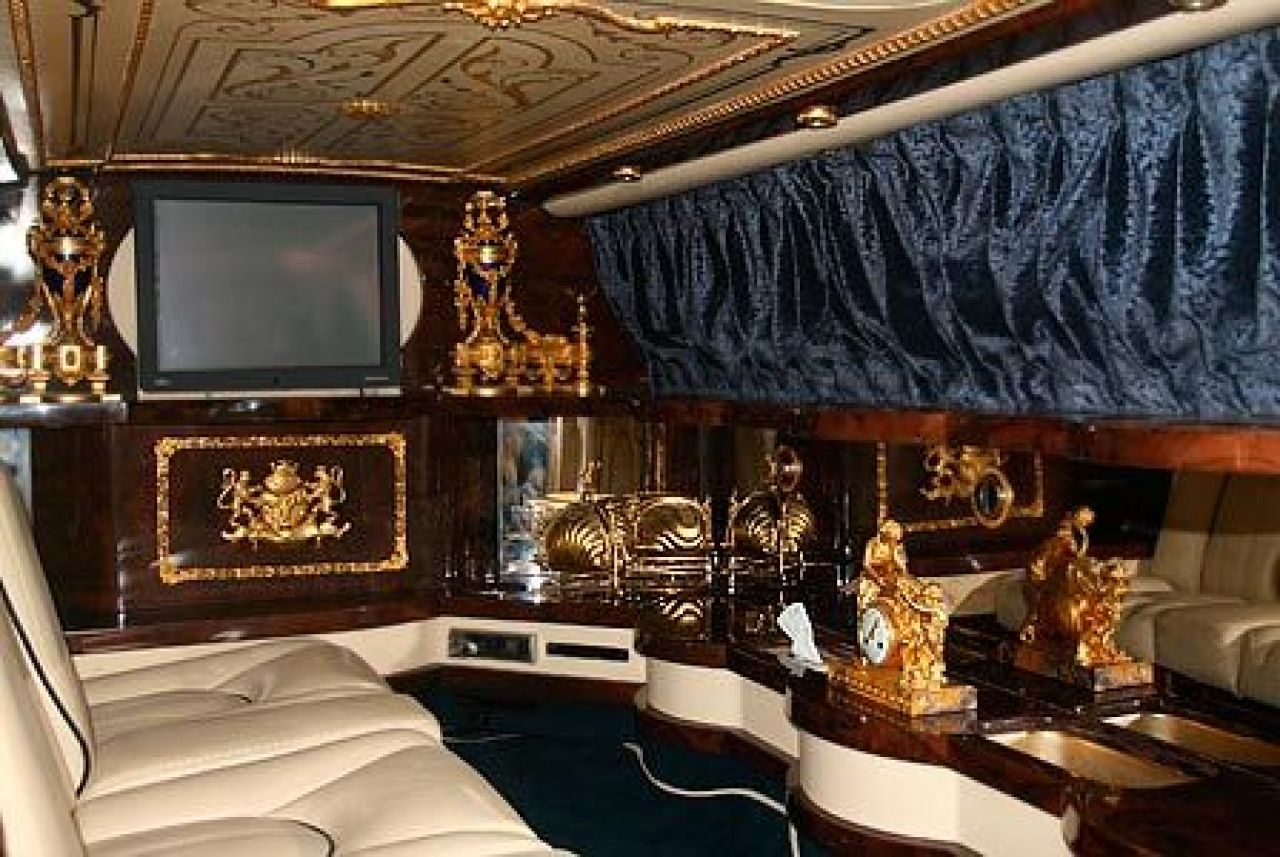 Un Rolls-Royce decorat dupa palatul Versailles! Vezi colectia de masini a lui Michael Jackson!_2