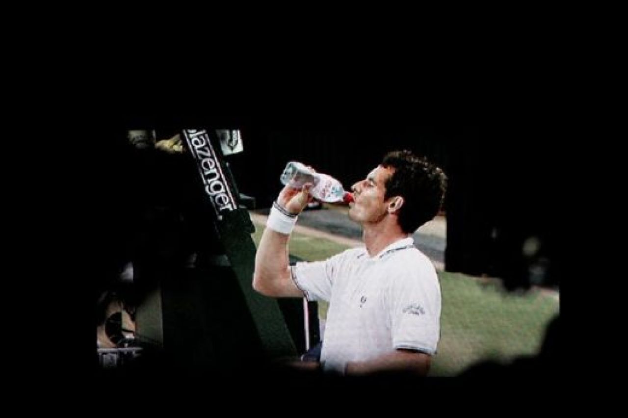 Istorie la Wimbledon: S-a jucat pentru prima data cu terenul acoperit! Imagini UNICE_24