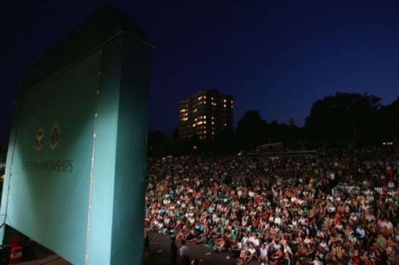 Istorie la Wimbledon: S-a jucat pentru prima data cu terenul acoperit! Imagini UNICE_27