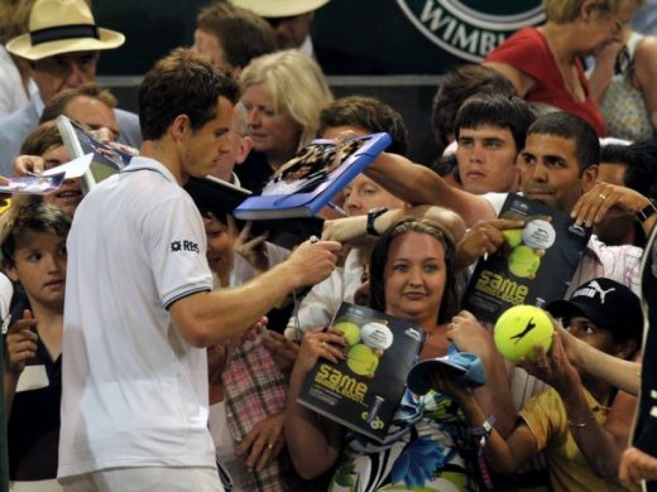 Istorie la Wimbledon: S-a jucat pentru prima data cu terenul acoperit! Imagini UNICE_44