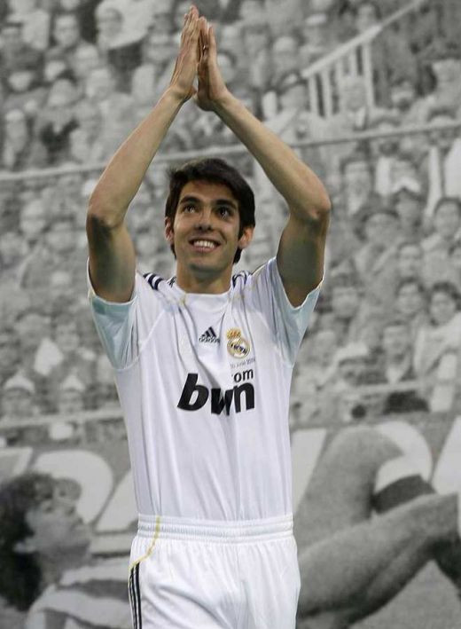 VIDEO Isterie pe Bernabeu! Kaka a fost prezentat la Real in fata a 50.000 de oameni!_2