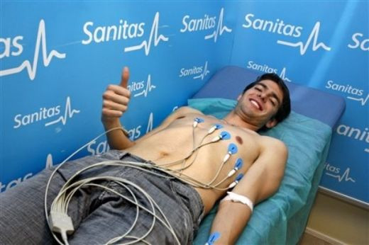 VIDEO Isterie pe Bernabeu! Kaka a fost prezentat la Real in fata a 50.000 de oameni!_6