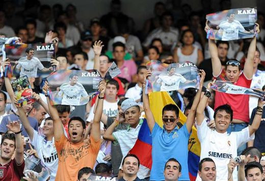 VIDEO Isterie pe Bernabeu! Kaka a fost prezentat la Real in fata a 50.000 de oameni!_11