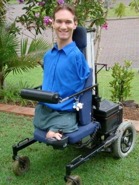 Joaca golf desi nu are nici maini si nici picioare! _6