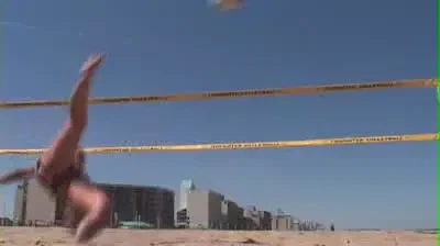 Si femeile joaca footvolley!&nbsp;VEZI cum se antreneaza echipa feminina a&nbsp;SUA!