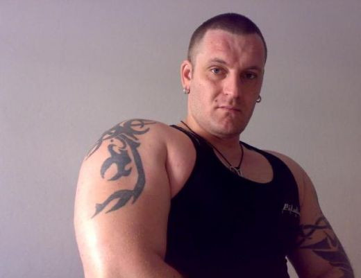 Bodyguard-ul lui Kaka, taiat cu sabia intr-o discoteca din Targu Frumos!_2