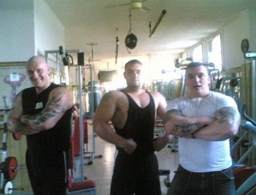 Bodyguard-ul lui Kaka, taiat cu sabia intr-o discoteca din Targu Frumos!_4