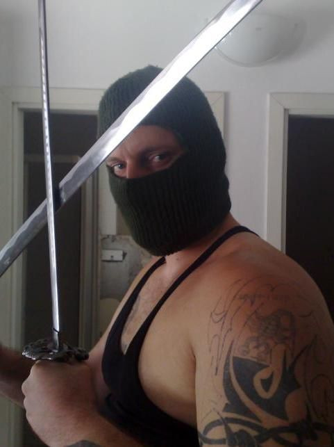 Bodyguard-ul lui Kaka, taiat cu sabia intr-o discoteca din Targu Frumos!_6