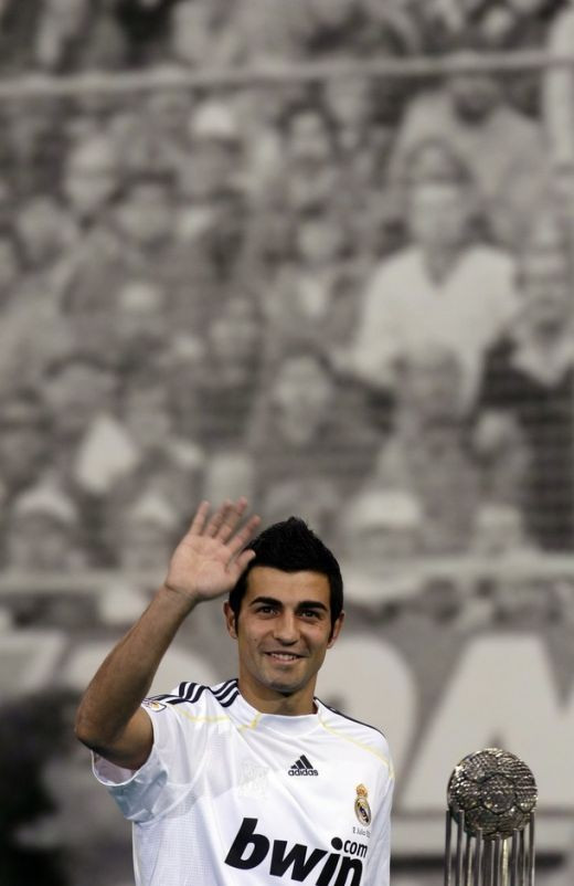 VIDEO: Cel mai bun fundas din fotbalul spaniol, Raul Albiol, prezentat la Real!_3